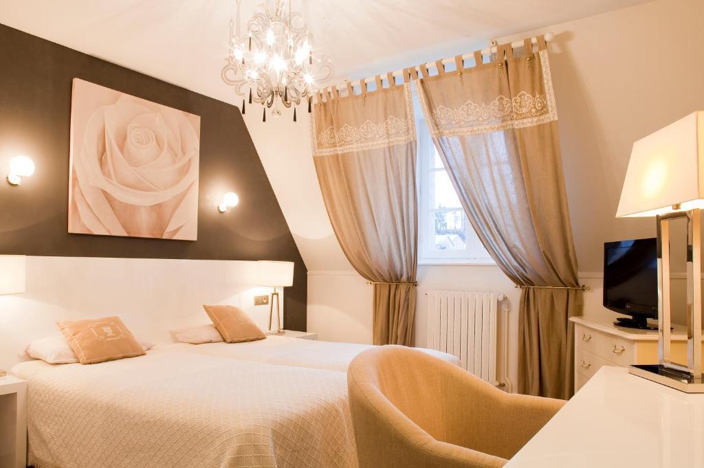Le Bailliage Hotel & Spa Salers Quarto foto